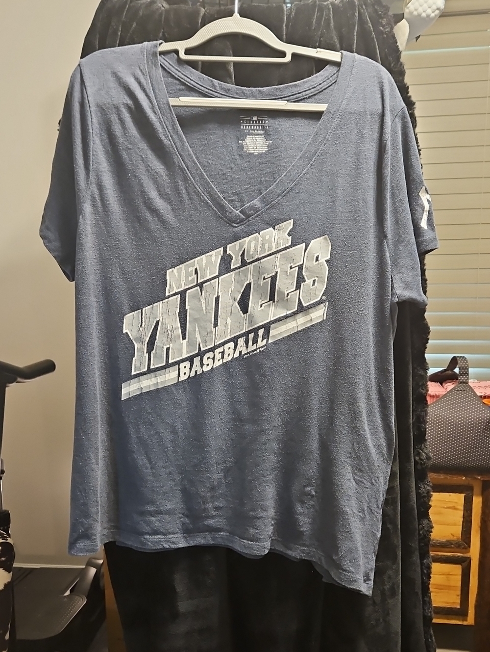 5th & Ocean Blue New York Yankees Baseball V-Neck Tee